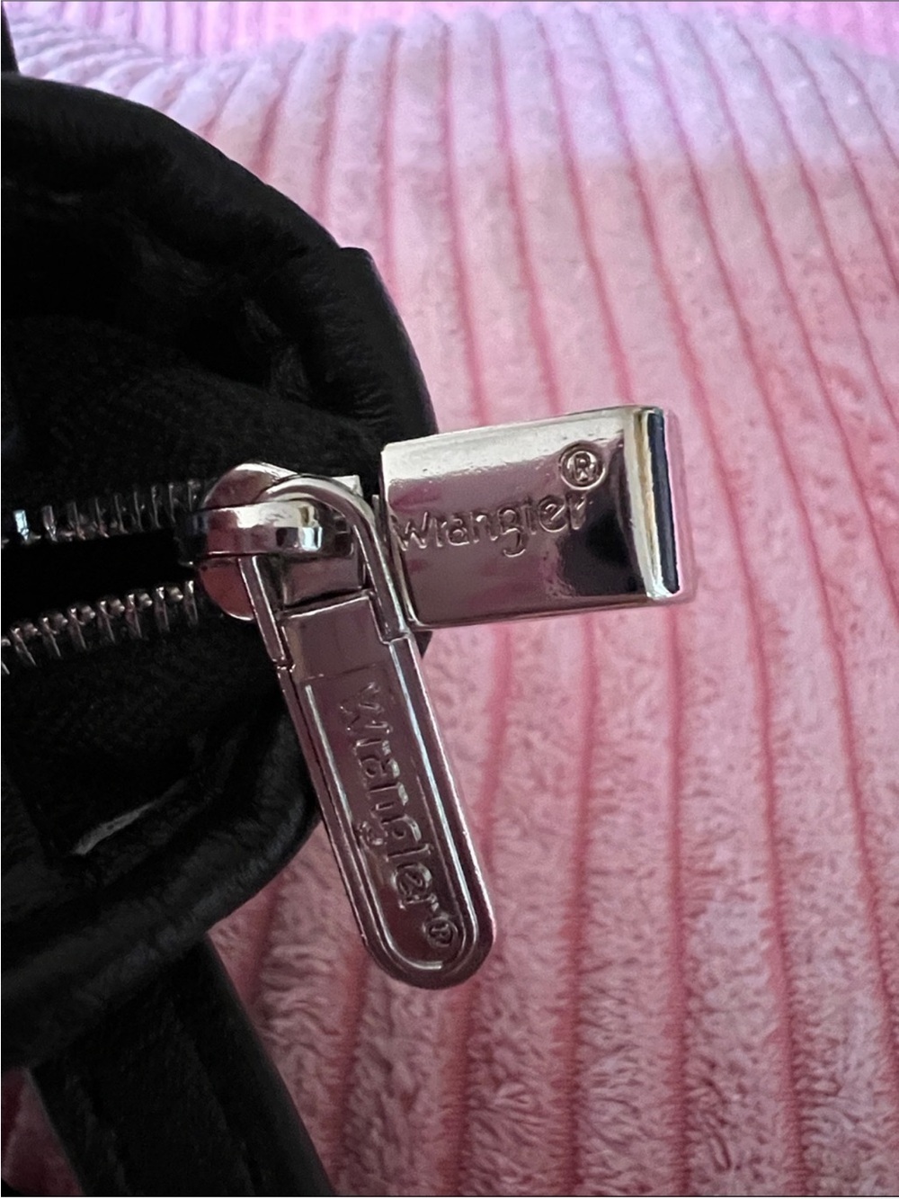Wrangler Cowhide Mini Fringe Tote Bag Keychain - Picture 12 of 12